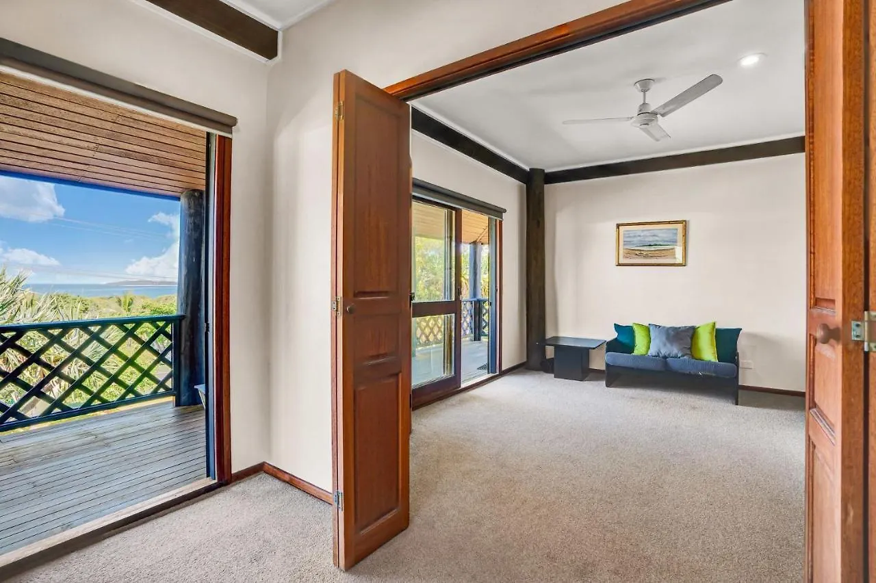 41 Carlo Circle Rainbow Beach 0*,  Australie